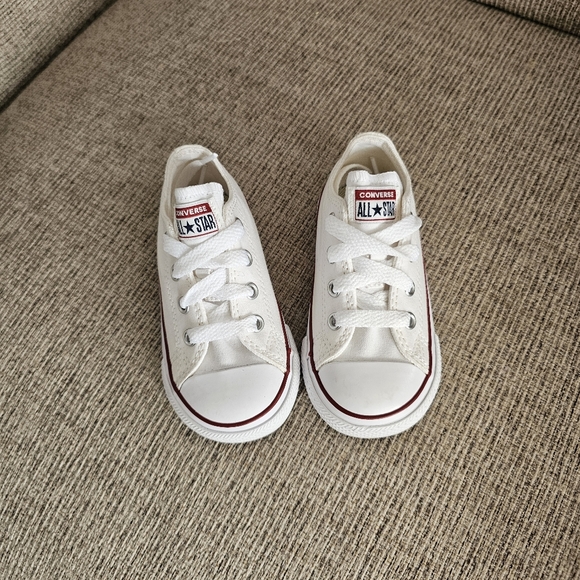 Converse Toddler Lace Up Sneakers - Picture 2 of 6